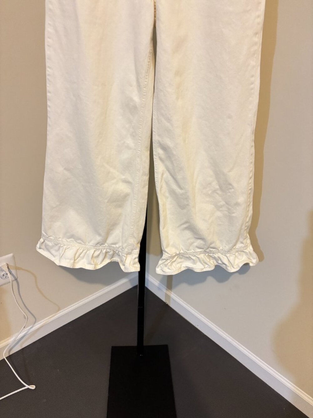 Anthropologie Pilcro Cotton White Wide Leg Ruffle Hem Jeans - Picture 8 of 15